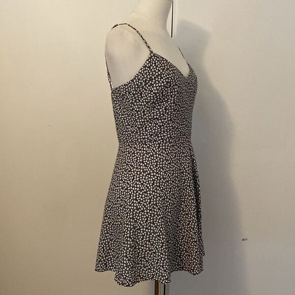 Zara Black and White Ditsy Floral Romper Size Medium - Picture 7 of 15